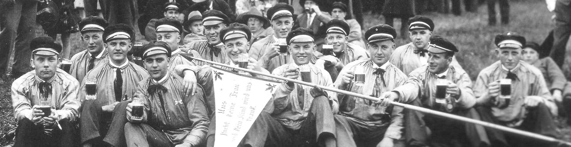 1930er-vogelstange-x1064C011-C719-CE2B-0396-E7F5756DF785.jpg